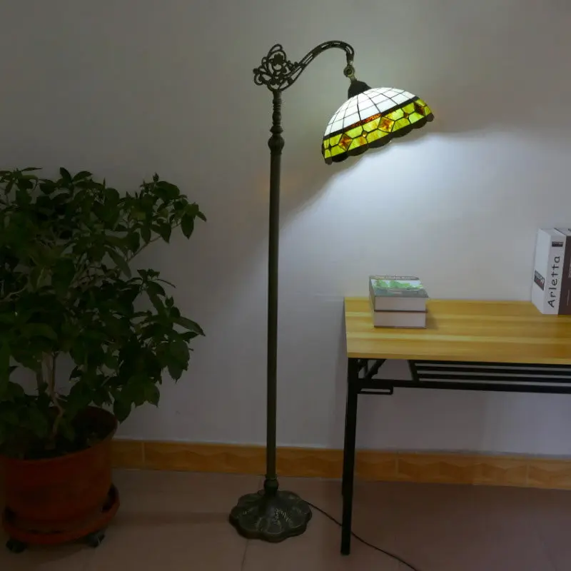 Traditional Tiffany Stained Glass Petal Shade 1-Light Standing Floor Lamp For Home Office