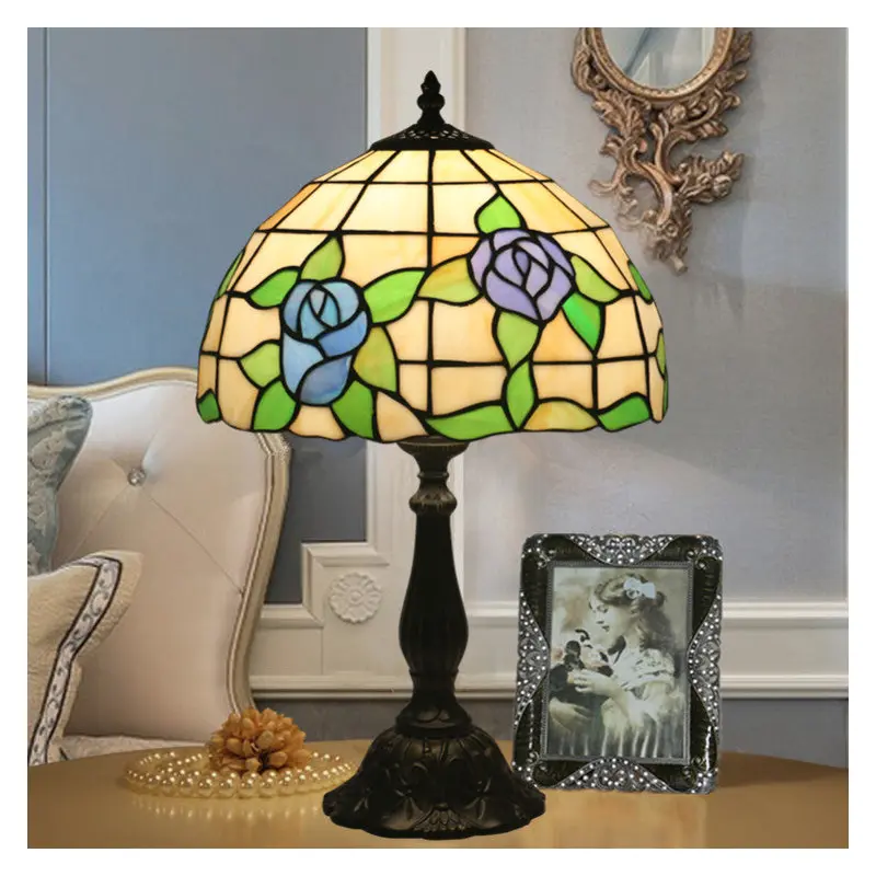 Traditional Tiffany Round Dome Flower Zinc Alloy Base Stained Glass 1-Light Table Lamp For Bedroom
