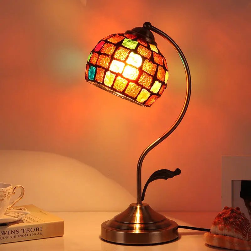 Traditional Tiffany Round Spherical Glass Hardware 1-Light Table Lamp For Living Room