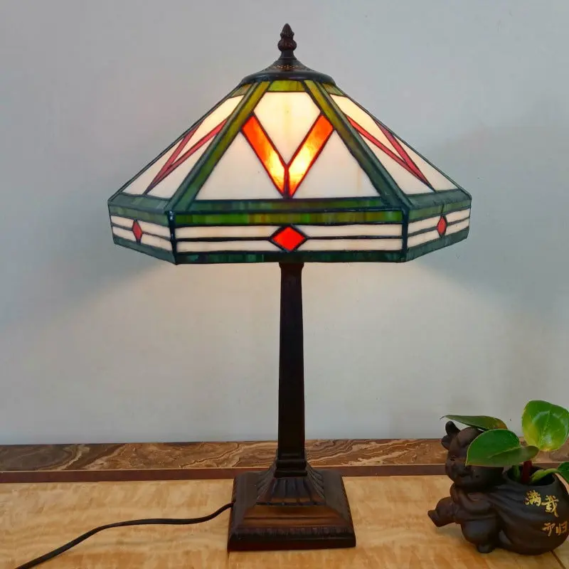Traditional Vintage Tapered Round Square Glass Resin 1-Light Table Lamp For Living Room