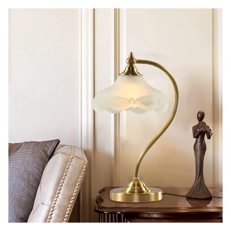 Traditional Vintage Brass Glass Floral-Shaped 1-Light Table Lamp For Living Room