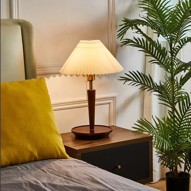 Traditional Vintage Umbrella Pleated Round Fabric Wood Hardware 1-Light Table Lamp For Living Room