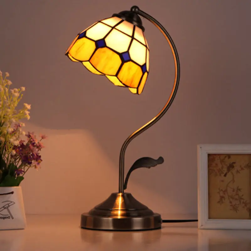 Traditional Tiffany Curved Pole Flower Shape Hardware Base Stained Glass 1-Light Table Lamp For Bedroom