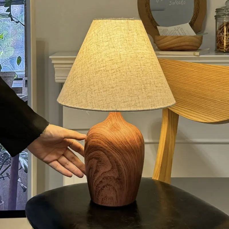 Traditional Vintage Scalloped Round Fabric PVC Iron 1-Light Table Lamp For Living Room